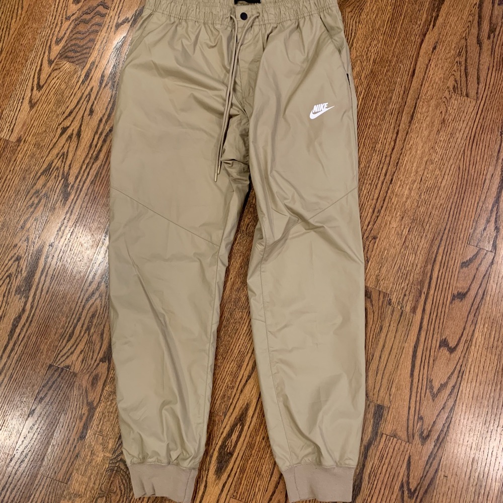 Nike Sportswear Windrunner Men’s Large tan